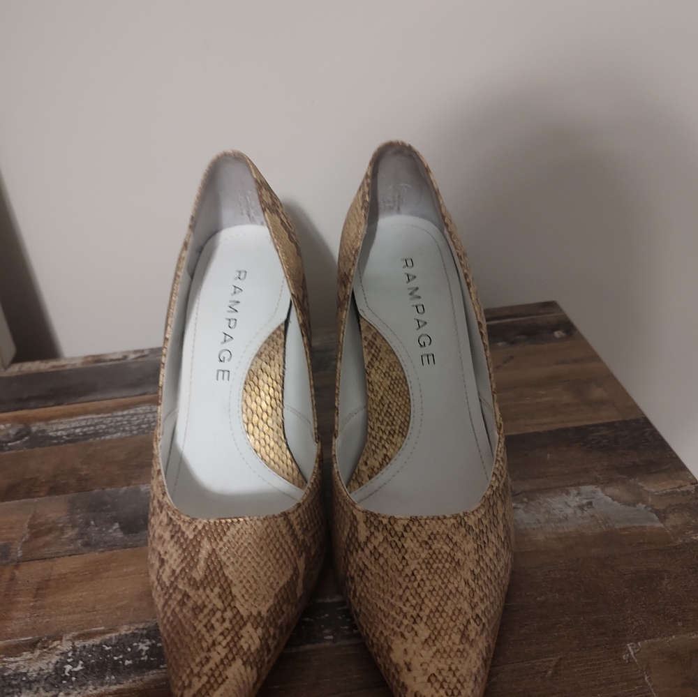 Ladies shoes